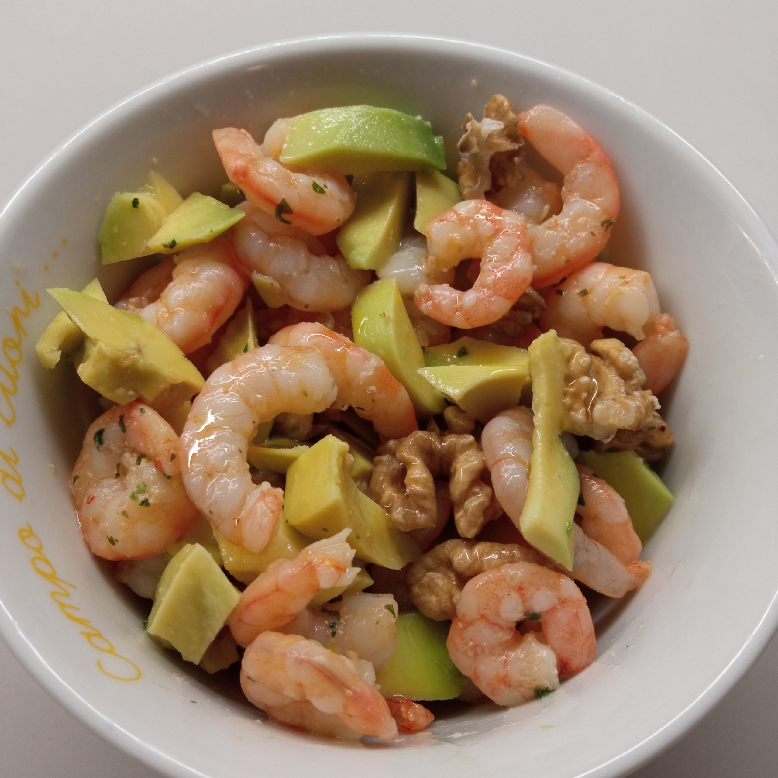 INSALATA GAMBERI AVOCADO E NOCI