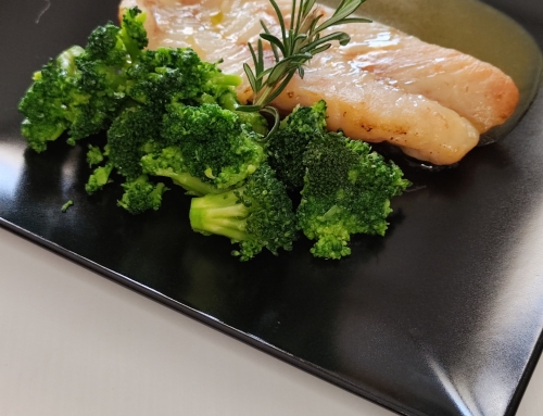 FILETTO DI CERNIA CARAMELLATA CON BROCCOLI E VELLUTATA DI VERMENTINO E MANDARINO